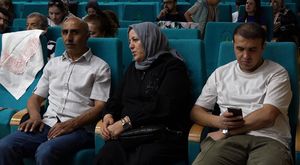 İstinat duvarına çarpan et yüklü kamyon kağıt gibi ezildi!