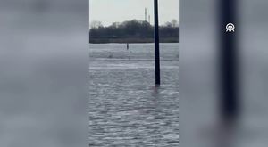 Bursa'da korkutan kaza: Yayaya motosiklet çarptı: 3 yaralı