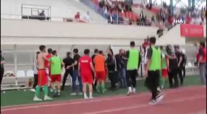 Bursa'da 1. kattan düşen çocuğu çuvallar korudu