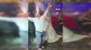 Alev alan elektrikli araç bomba gibi patladı... O anlar kamerada