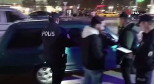 Bursalı şarkıcı Mehmet Çevik, konserine tabut içinde çıktı!