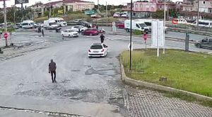 İki aile arasında çıkan taşlı, sopalı kavga kamerada