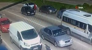 Bursa'da seyir halindeki otomobil alev alev yandı