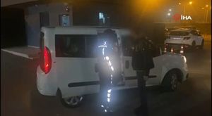 Bursa’da 2 araç kafa kafaya çarpıştı: 1’i ağır 2 yaralı