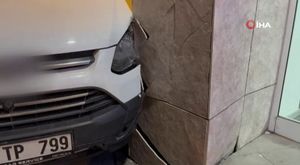 Bursa plakalı minibüs dereye düştü! Sürücü ise...