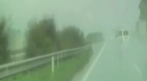 Bursa'da hafif ticari araç şarampole devrildi: Çok sayıda yaralı var