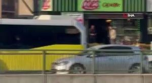 Öğrencisini sınıftan çıkarıp boğazını sıktı, yumruk attı!