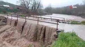 Çatılarda böyle kovaladılar...Bursa'da zehir tacirlerine helikopter destekli şok operasyon