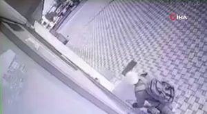 Bursa'da yangında tavan çöktü! itfaiye ekipleri ölümden döndü