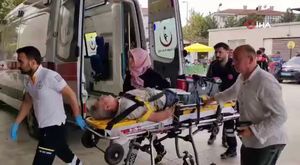 Bursa'da arıza yapan otomobile çarpan motosiklet sürücüsü yaralandı