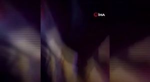 Kamyonete çarpan motosikletli ve arkadaşı böyle savruldu