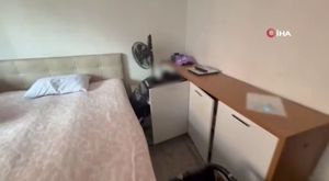 Banyodaki kadını gözetlerken yakalandı