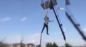 Bursa'da talaş emici makinesine sıkışan işçiyi itfaiye ekipleri kurtardı
