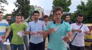 Diploma Yırtan Makedonyalı Öğrenciler