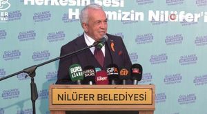 Seyir halindeki tıra yaklaşıp içindeki koyunları çaldılar