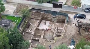 Bursa'da park halindeki otomobil alev aldı!