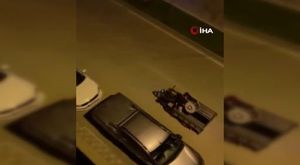 Vitrindeki cep telefonunu böyle çaldı