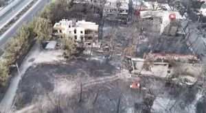 Saniye saniye kaydedildi! Taksici güzergah nedeniyle yolcuları araçtan indirdi