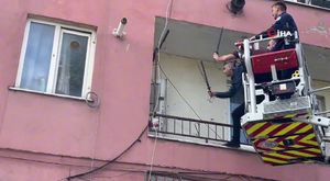 Alkol almak için manzarayı seçti, 25 metreden evin bahçesine düştü