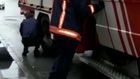 Sancaktepe'de Muhtarın arabasına yavru kedi girdi, sonrada-2