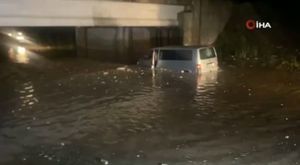 Bursa'da 3 ev alevlere teslim oldu