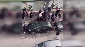 Tır ile servis minibüsünün çarpışma anı cep telefonu kamerasına yansıdı