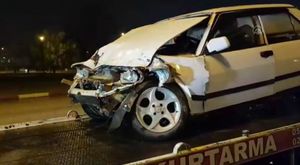 Bursa'da otomobil, TIR'ın altına girdi : Baba ve oğul hayatını kaybetti