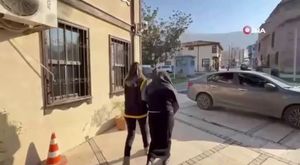 Bursa'da bıçaklı dehşet: Tartıştığı ailesini bıçakla rehin aldı!