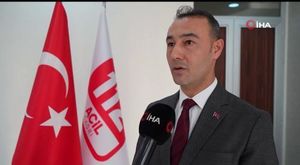 550 yıllık çınar, tarihi İshakpaşa Camii'nin üzerine devrildi