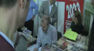 Murat Menteş, April Standında Kitaplarını imzaladı