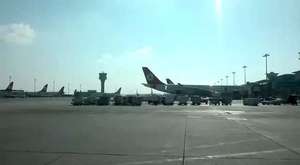 Acil Uçak Kargo Şirketi Gönderi Yükleme Videosu