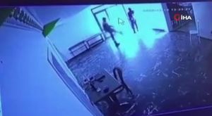 Seyir halindeki otomobil alev alev yandı