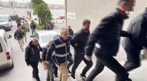 Bursa'da hafriyat kamyonu, otomobili böyle savurdu: 4 yaralı