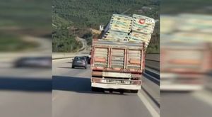 Uludağ'da Tofaş otomobil ile durmadan drift attı, o anlar kamerada