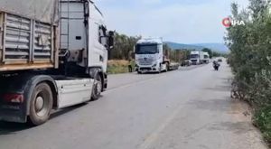 Kamyonete çarpan motosikletli ve arkadaşı böyle savruldu