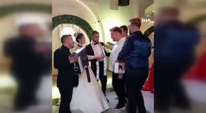 Okuduğu şiirle herkesi kendine hayran bıraktı