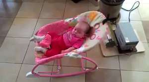 İlk defa gölgelerini gören çocukların tepkileri izleyenleri gülmekten kırıp geçiriyor :)))