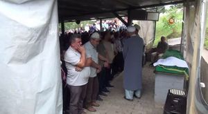 Bursa'da 3 katlı binanın çatı katı alevlere teslim oldu
