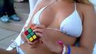 Rubik Küpü 1 Dakikada Çözen Seksi Hatun