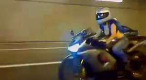 Motos esportivas acelerando em Curitiba 