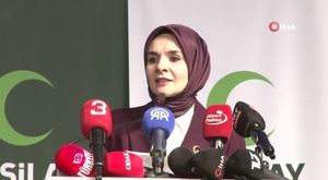 Uludağ'da kış uykusuna yatamayan ayılar yemek aramaya çıktı