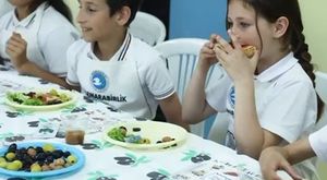 Bursa'da motosiklet ile cip kafa kafaya çarpıştı