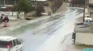 TARTIŞMA KAVGAYA DÖNDÜ: BABA ÇOCUKLARININ YANINDA DARBEDİLDİ