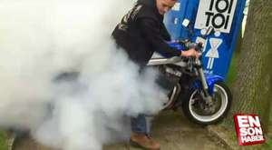 Dnyann en hzl motosikleti sper otomobillere kar