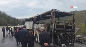 Bursa'da hafriyat kamyonu, otomobili böyle savurdu: 4 yaralı