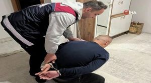 Bursa'da anayola uçup, TIR'a çarptı!