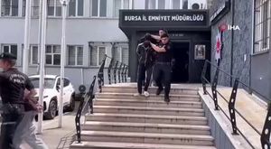Bursa'da otomobil kamyona girdi: 2 yaralı