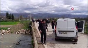 Ayı otomobilin önüne atladı, içindekilerin yüreği ağzına geldi