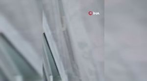 Otomobil, yol temizliği yapan belediye aracına çarptı