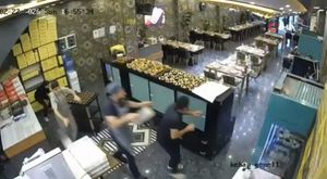 TIR park halindeki araca böyle çarptı